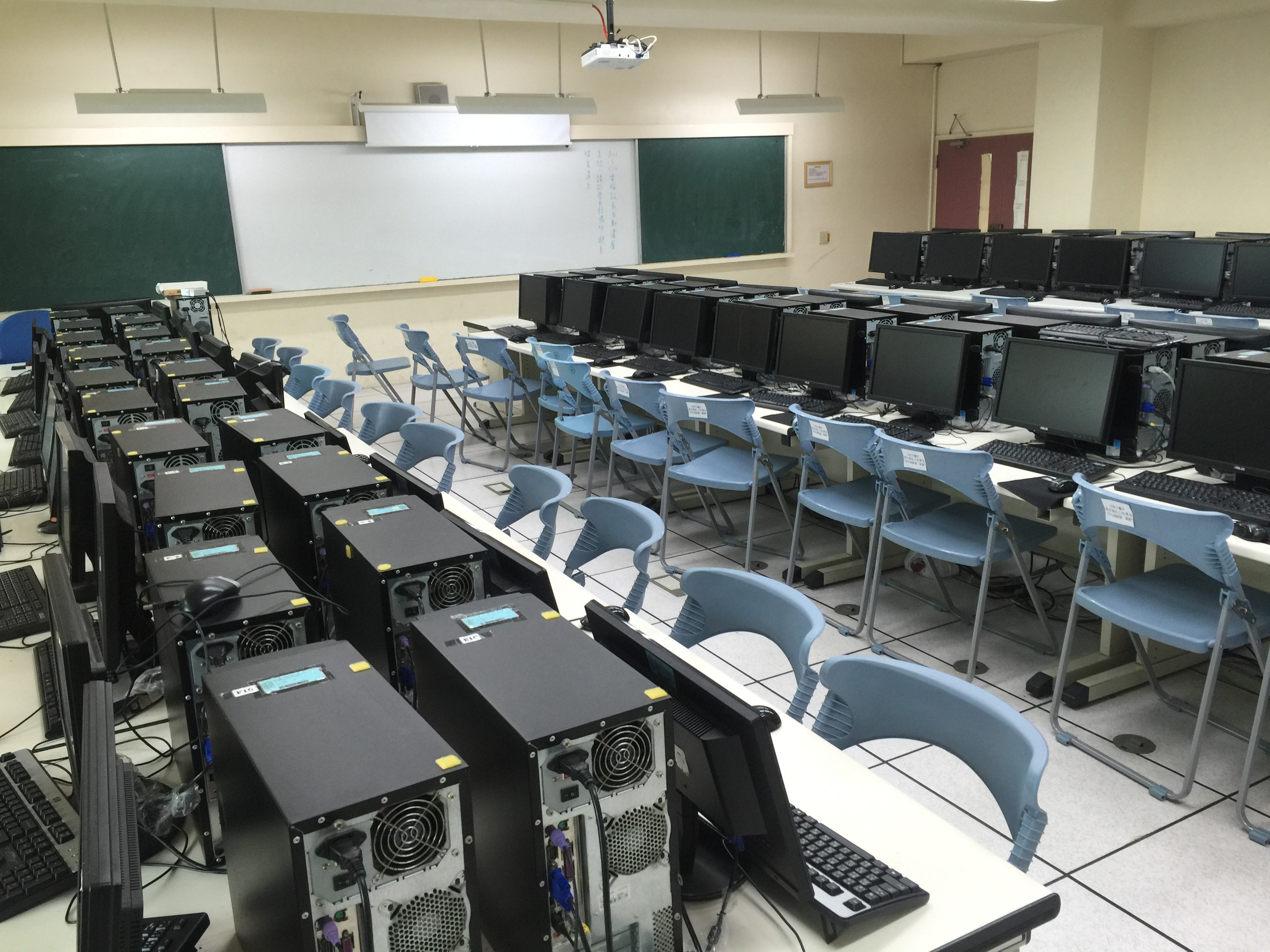 電腦教室暨人工智慧教學實驗室